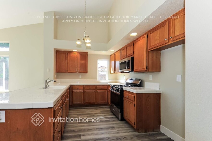 Building Photo - 39272 Vía Lar