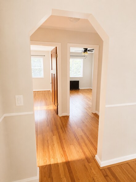 Building Photo - 637 Maple Dr