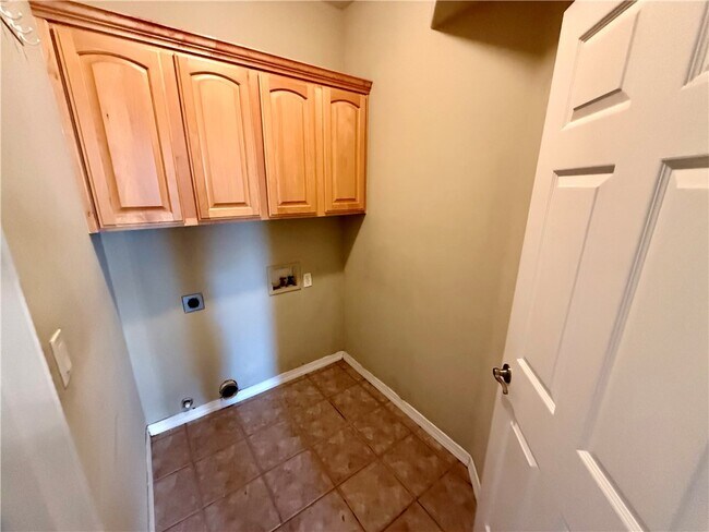 Building Photo - 4214 N Meadow View Dr