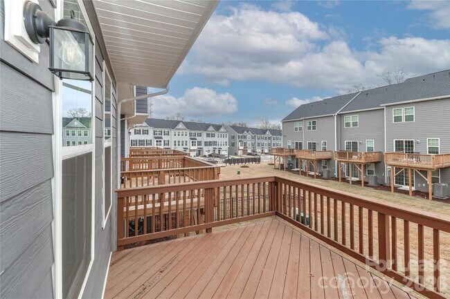 Building Photo - 5038 Springarn Ct