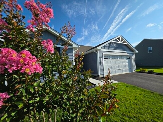 Building Photo - 38493 Barberry St
