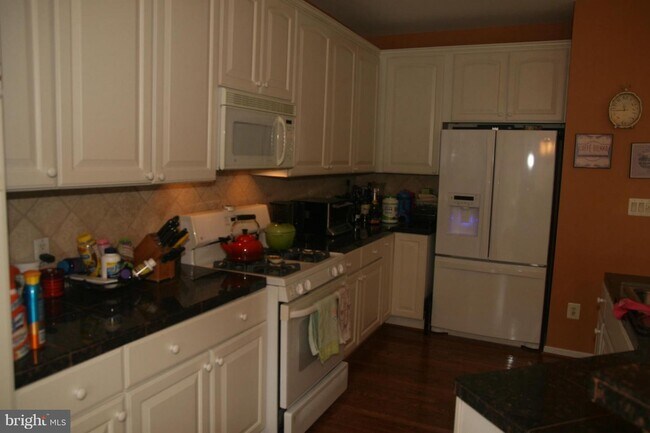 Building Photo - 20925 Cheyenne Terrace