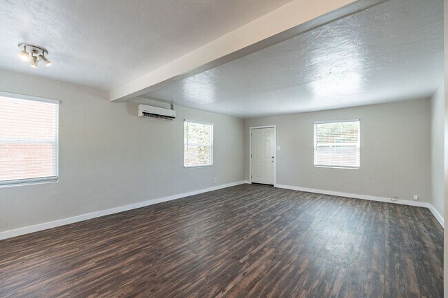 Building Photo - 305-315 N Highland Ave