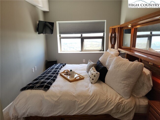 Building Photo - 303 Sugar Top Dr