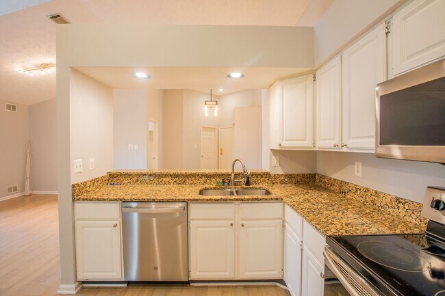 Building Photo - Lovely 2 BR/2 BA Condo in Germantown!