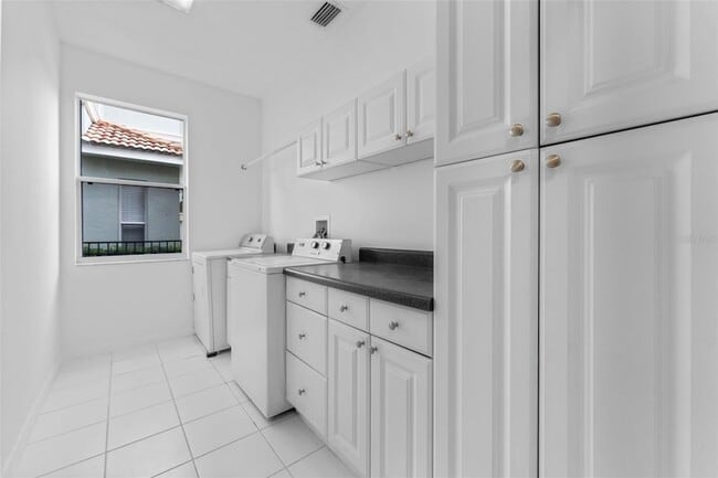 Building Photo - 10886 Cory Lake Dr
