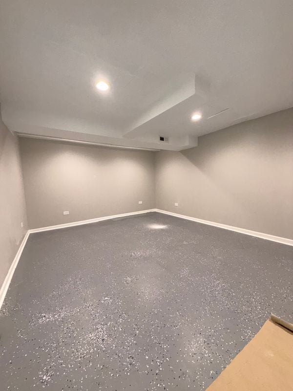 Building Photo - 936 W Roscoe St