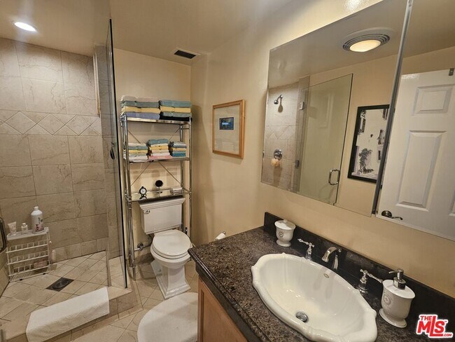 Building Photo - 2160 Century Pk E