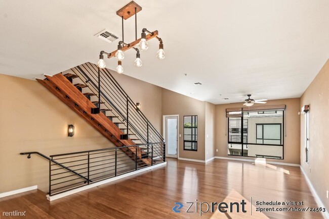 Building Photo - 3 br, 3.5 bath Condo - 501 Zephyr Drive, O...