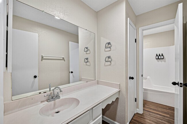 Building Photo - 711 Leicester Ln
