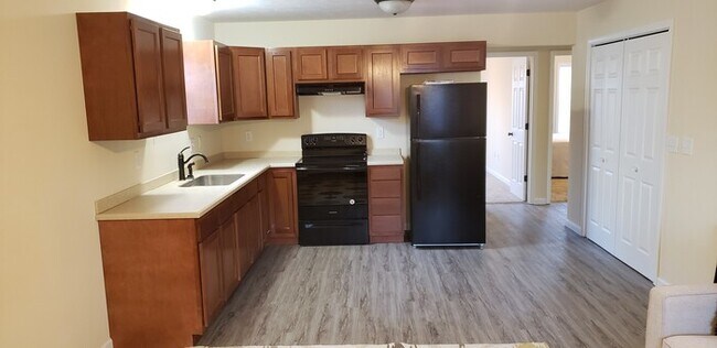 Building Photo - Settle in and cozy up in this comfortable lower-level two-bedroom apartment.