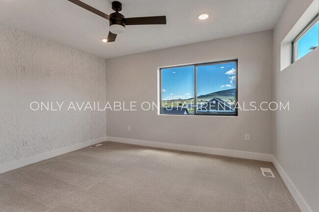 Building Photo - 1360 Gambel Oak Wy
