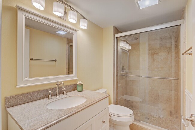 Building Photo - 5420 N Ocean Dr
