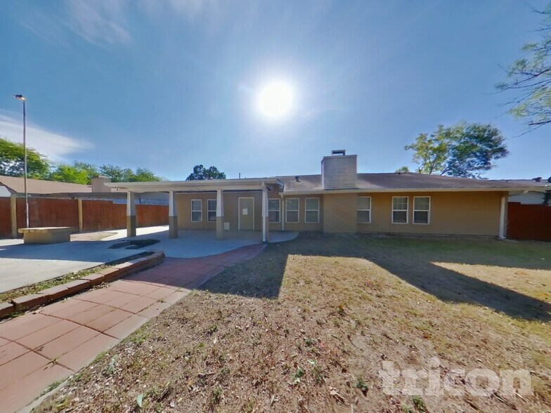 Building Photo - 3907 Briarcrest St