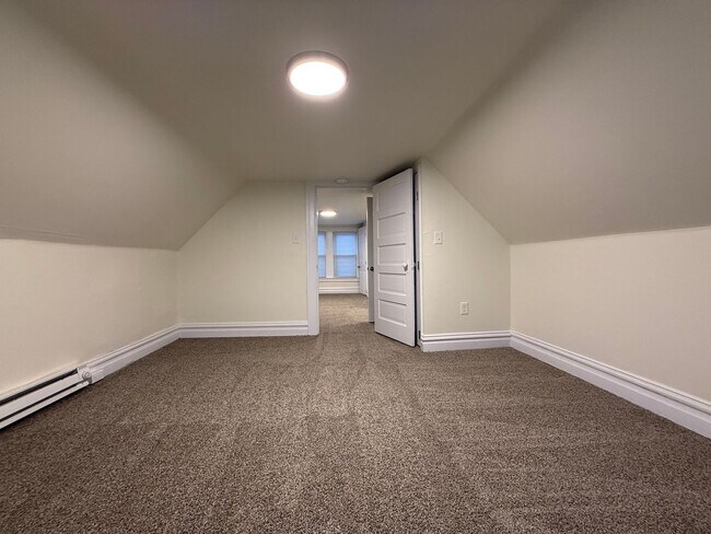 Building Photo - Now showing updated 3BR 1.5 bath house!