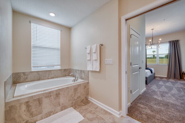 Building Photo - 853 Ocean Course Ave