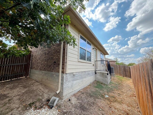 Building Photo - 3400 Ortman Dr