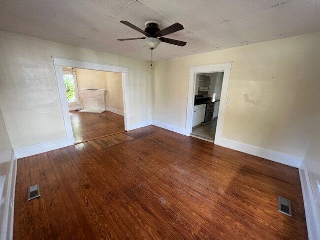 Building Photo - 2446 Wallace Ave