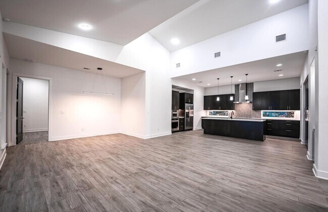 Building Photo - Modern Masterpiece in Canyon Lake