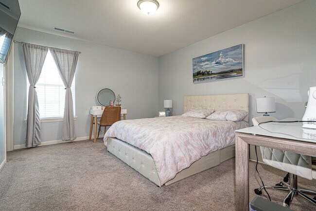 Building Photo - Spacious 4-Bedroom, 2.5-Bath Home for Rent...