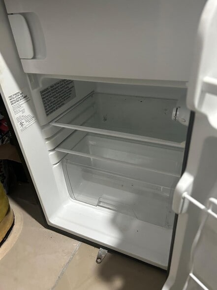 Small refrigerator - 75 Carolina Ave