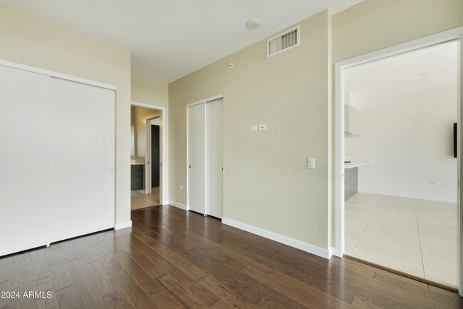 Building Photo - 7120 E Kierland Blvd