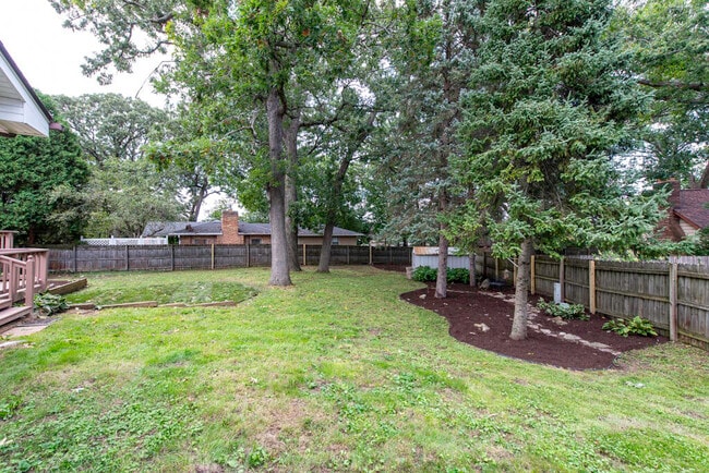 Building Photo - 8929 42 Ct