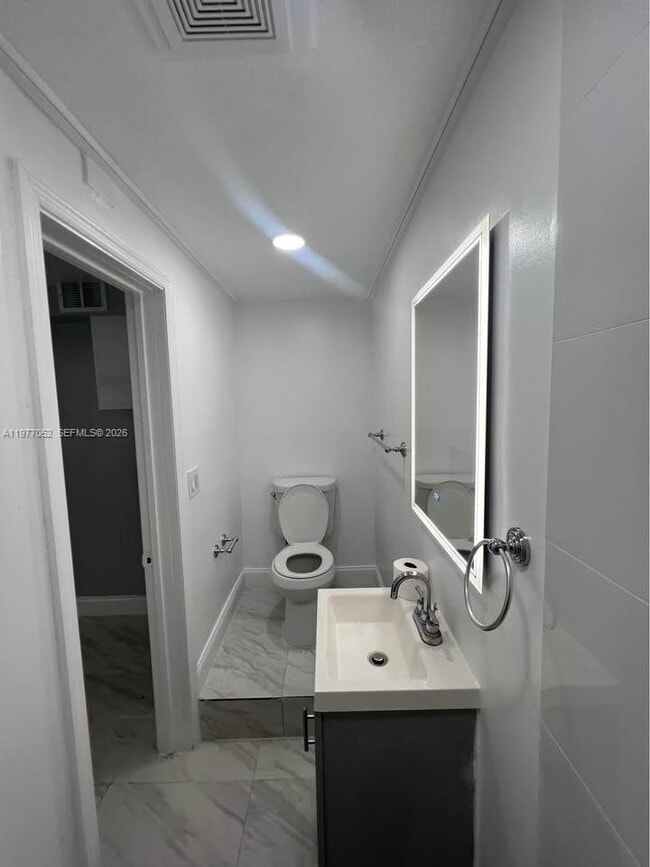 Building Photo - 18 Miami Gardens Rd