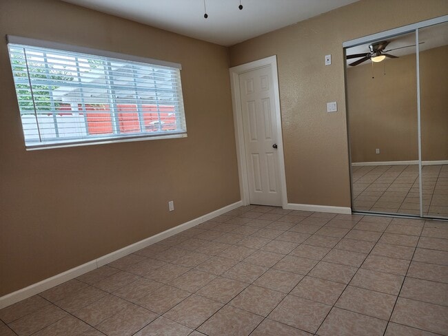 Building Photo - 504 Carlsbad St