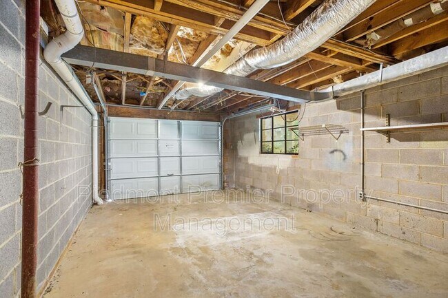 Building Photo - 1335 Pinebluff Rd