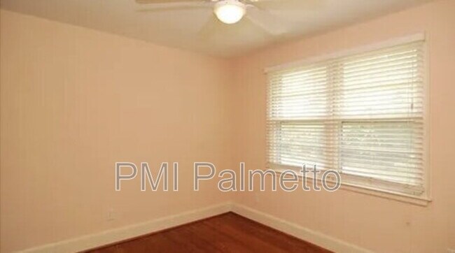 Building Photo - 1005 Wando St