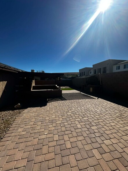 Building Photo - 6186 S Truman Dr