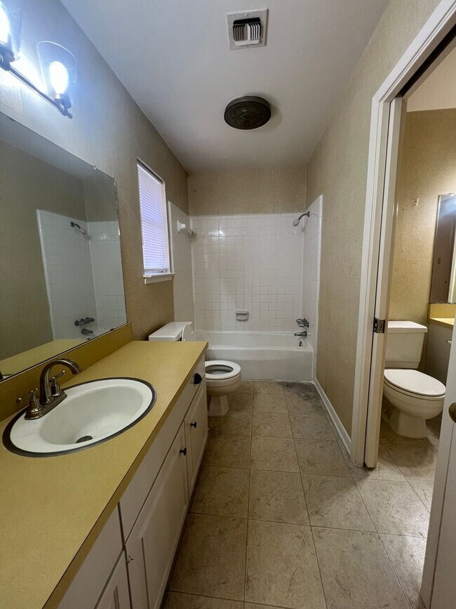 Building Photo - Duplex