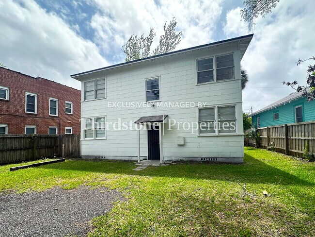 Building Photo - 2659 College St