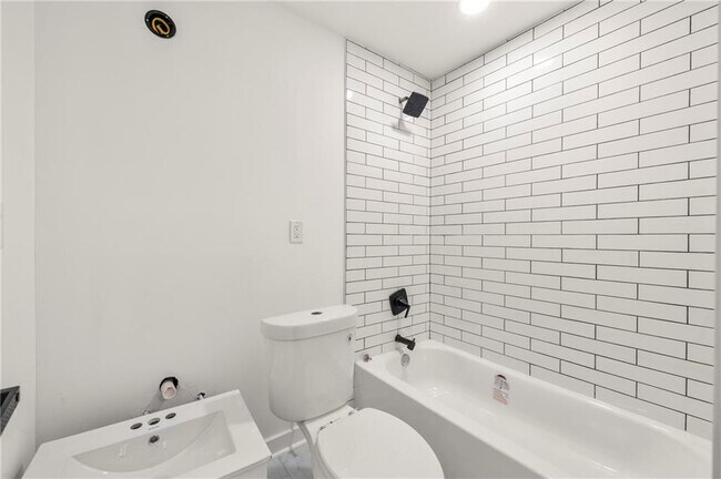 Building Photo - 641 Hamilton E Holmes Dr NW