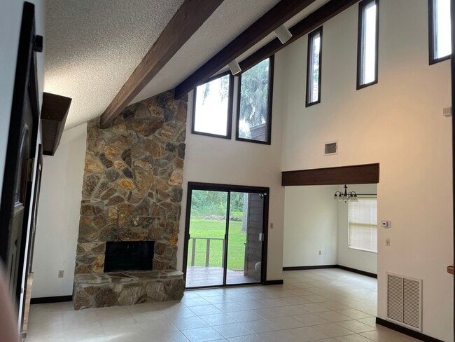 Building Photo - 1375 Cameron Ave