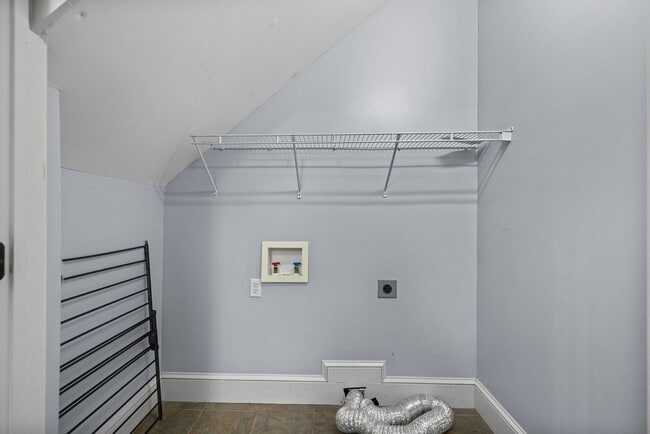 Building Photo - Move-in special. Main-Level Living End-Unit Townhome