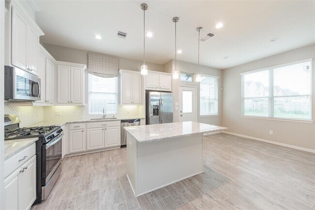 Building Photo - 5550 Sallow Bay Ln
