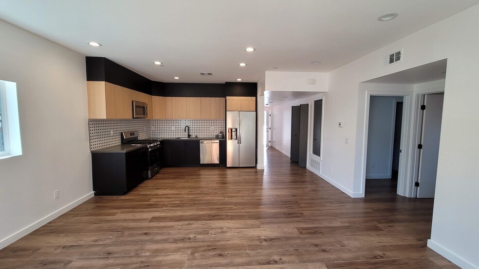 Building Photo - 6034 Craner Ave