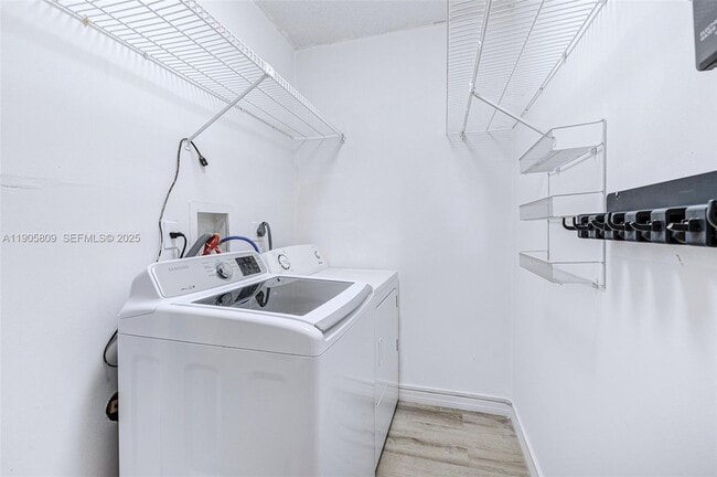 Building Photo - 770 NE 199th St