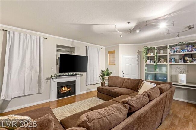 Building Photo - Spacious Two-Bedroom Condo with Resort-Sty...