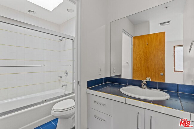 Building Photo - 343 Rennie Ave