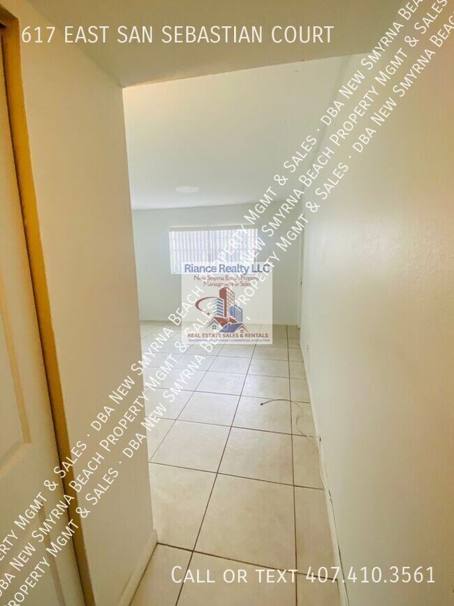 Building Photo - 617 E San Sebastian Ct