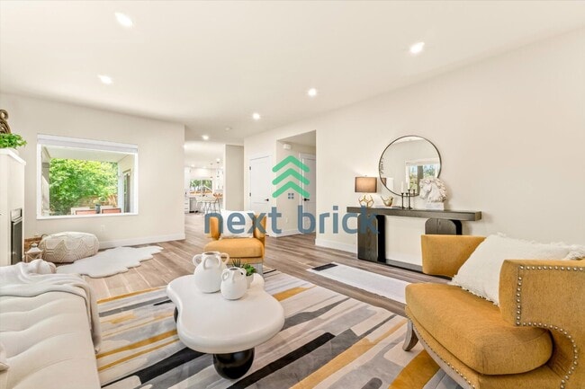 Building Photo - Spacious 3-Bed Home with 2.5 Baths in Prime Bothell Location – 2500 Sq Ft of Comfort!