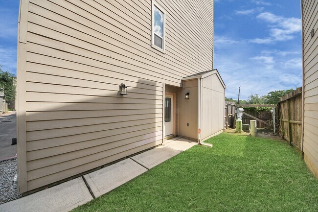 Building Photo - 5319 Avenue J