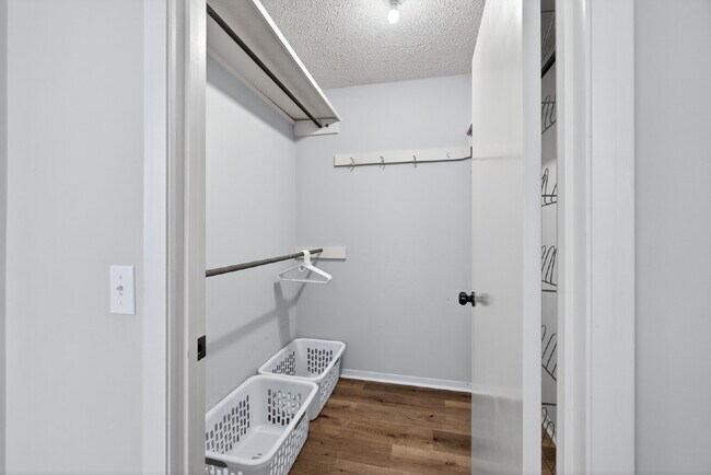 Building Photo - 5 Dorchester Ct