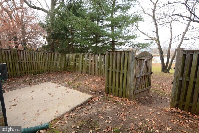 Building Photo - 1666 Albermarle Dr