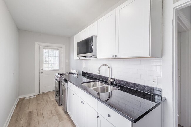 Building Photo - Great Apartment in Church Hill for Rent!