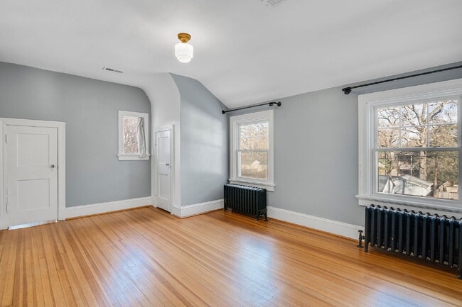 Building Photo - Standout 3-bed, 1.5-bath 1930s Richmond home full of vintage charm