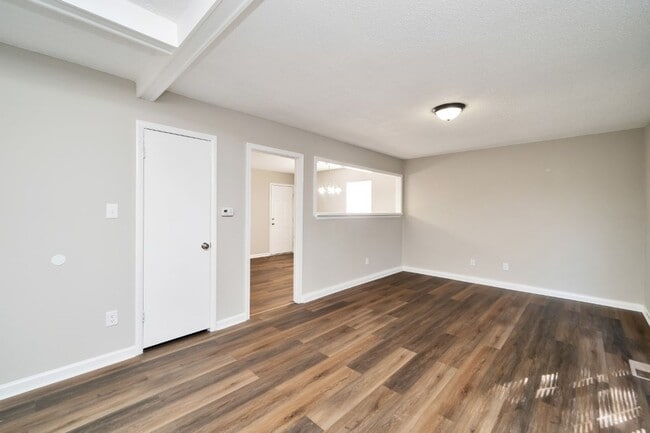 Building Photo - Newly Renovated 4-Bedroom Brick Beauty in ...